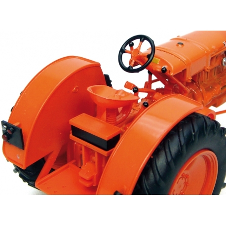 Tracteur Vendeuvre Super BB Type 31 Universal Hobbies échelle 1/16 - Neuf
