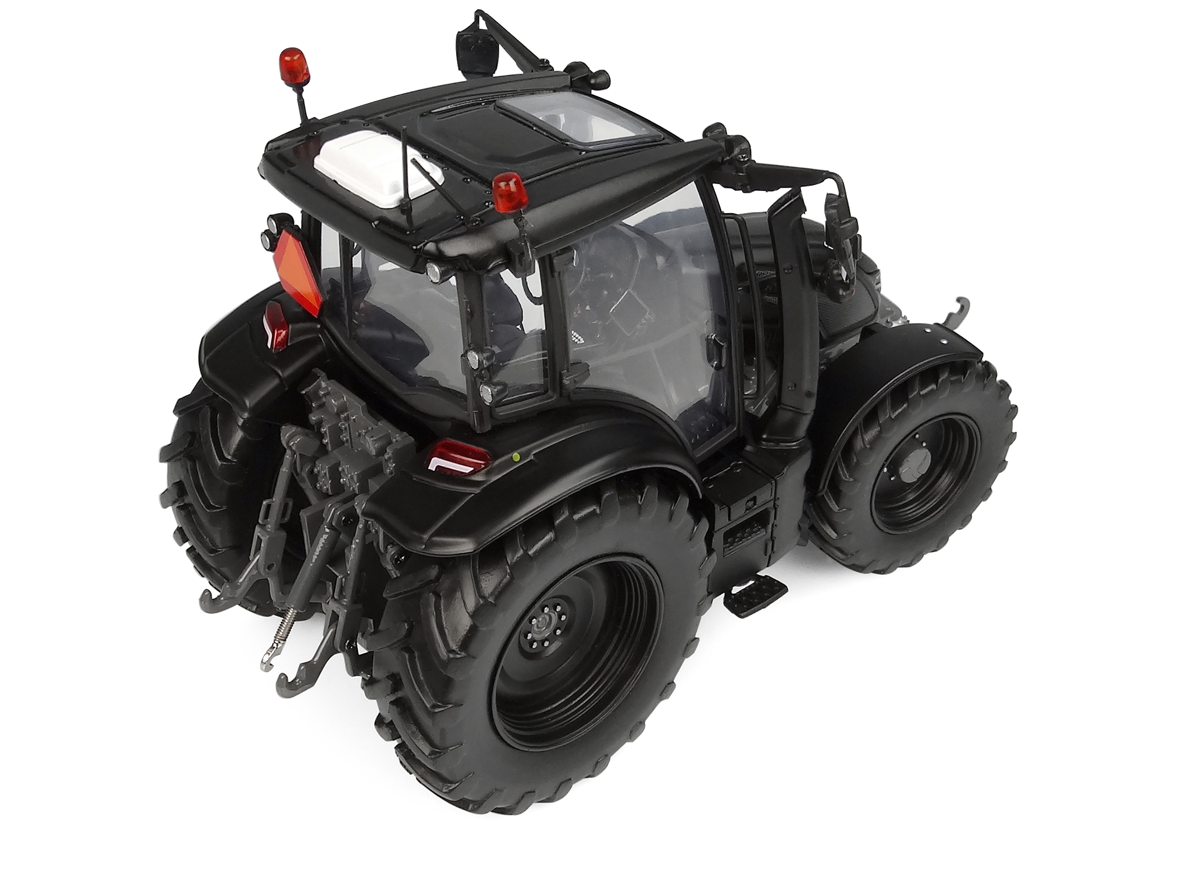 UH - Valtra G135 - Rouge - Edition Limitee 750# - 1 32