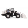 Universal Hobbies Komatsu WA475-10 - Version Blanche- à l'échelle 1/50 - Série limitée à 750 pièces UH8182